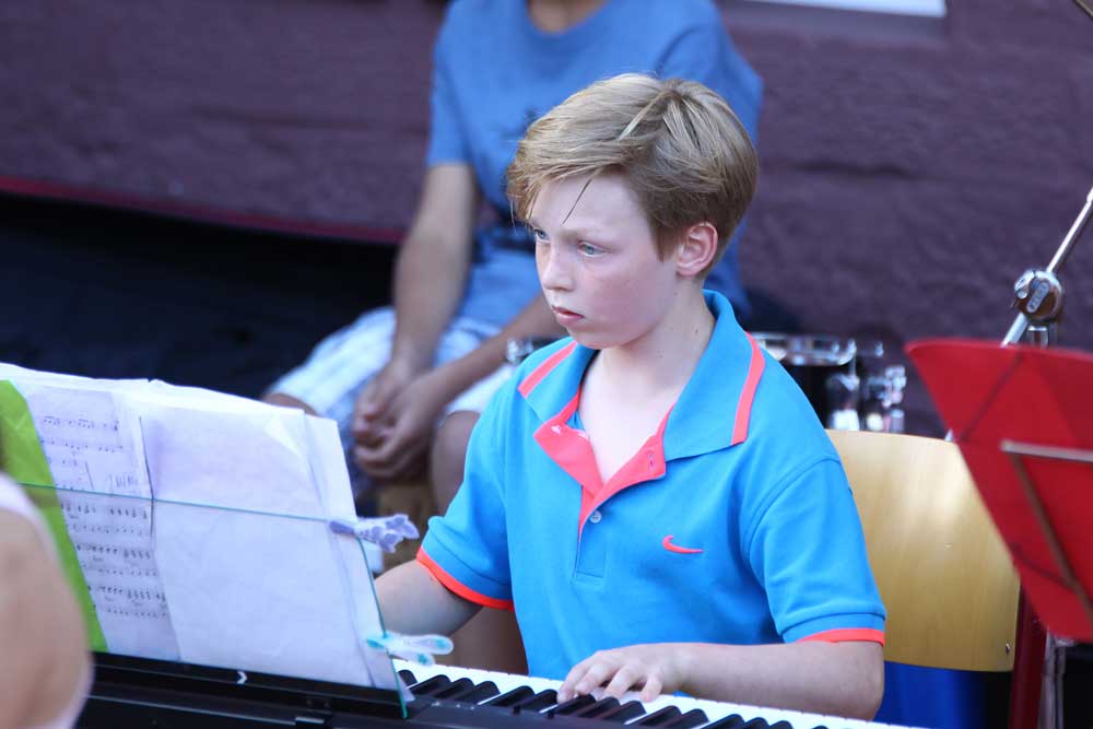 serenade_10.jpg