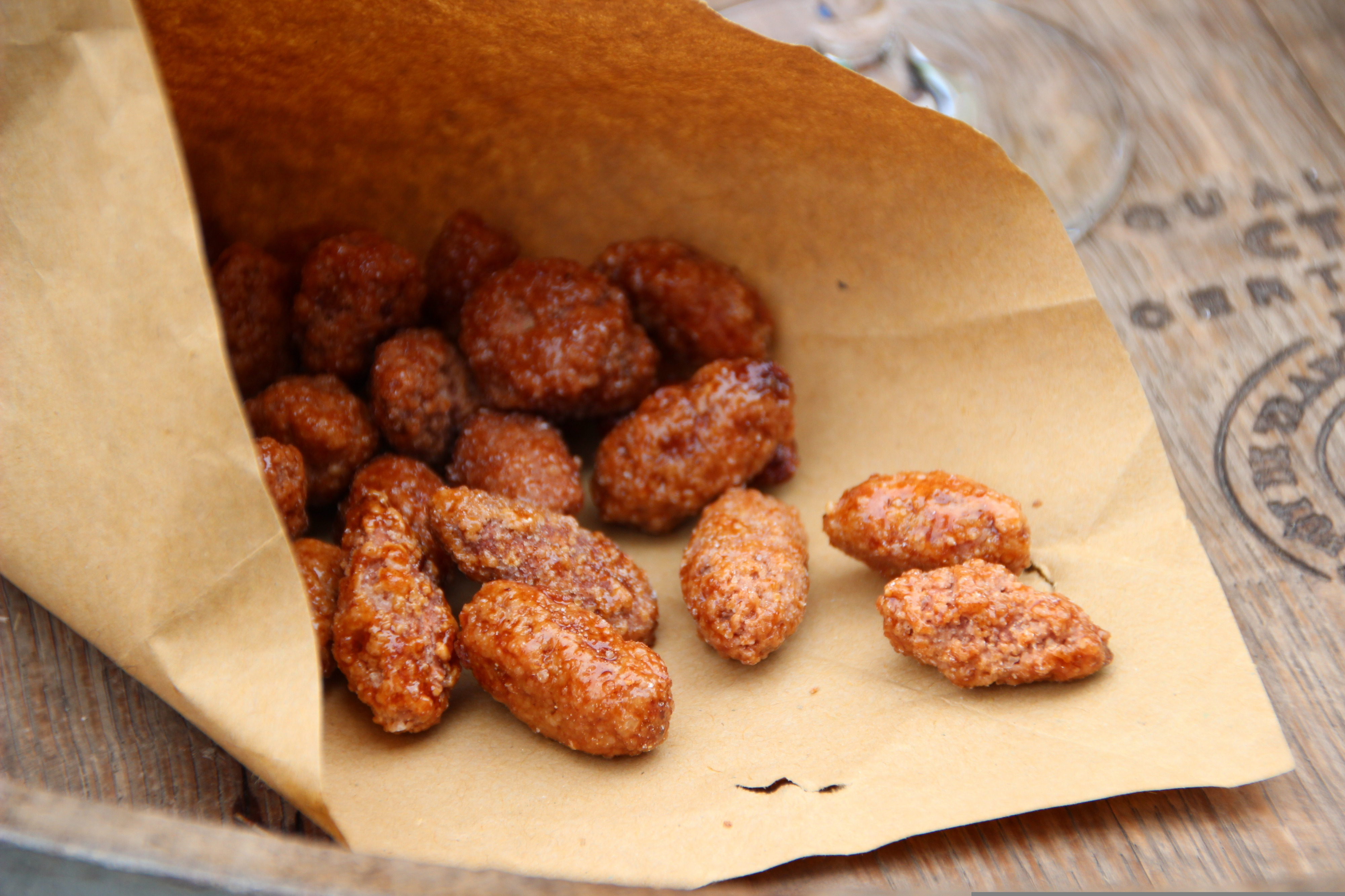 almonds-2736735.jpg