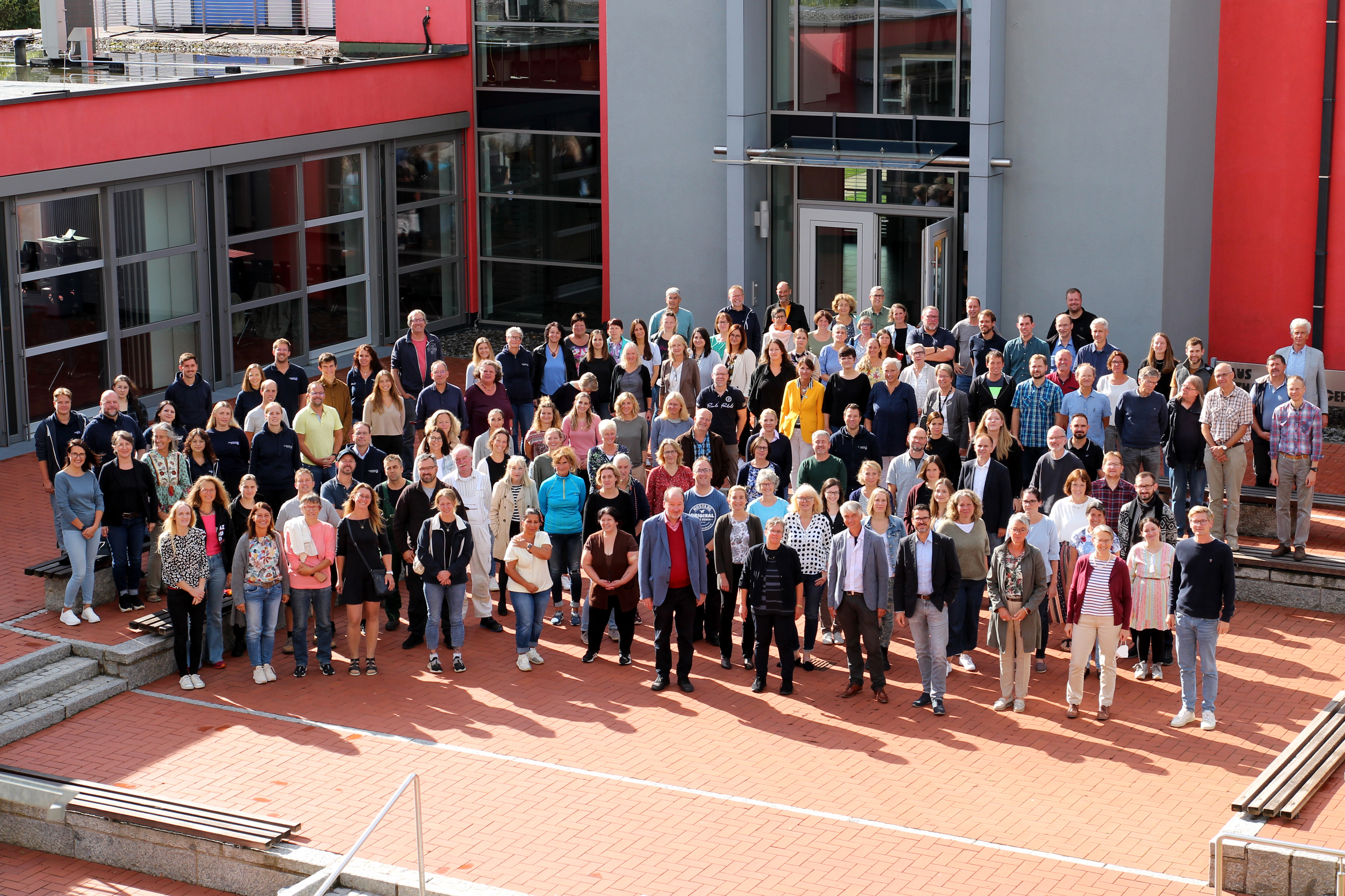 gruppenbild_alle_2022_1.jpg