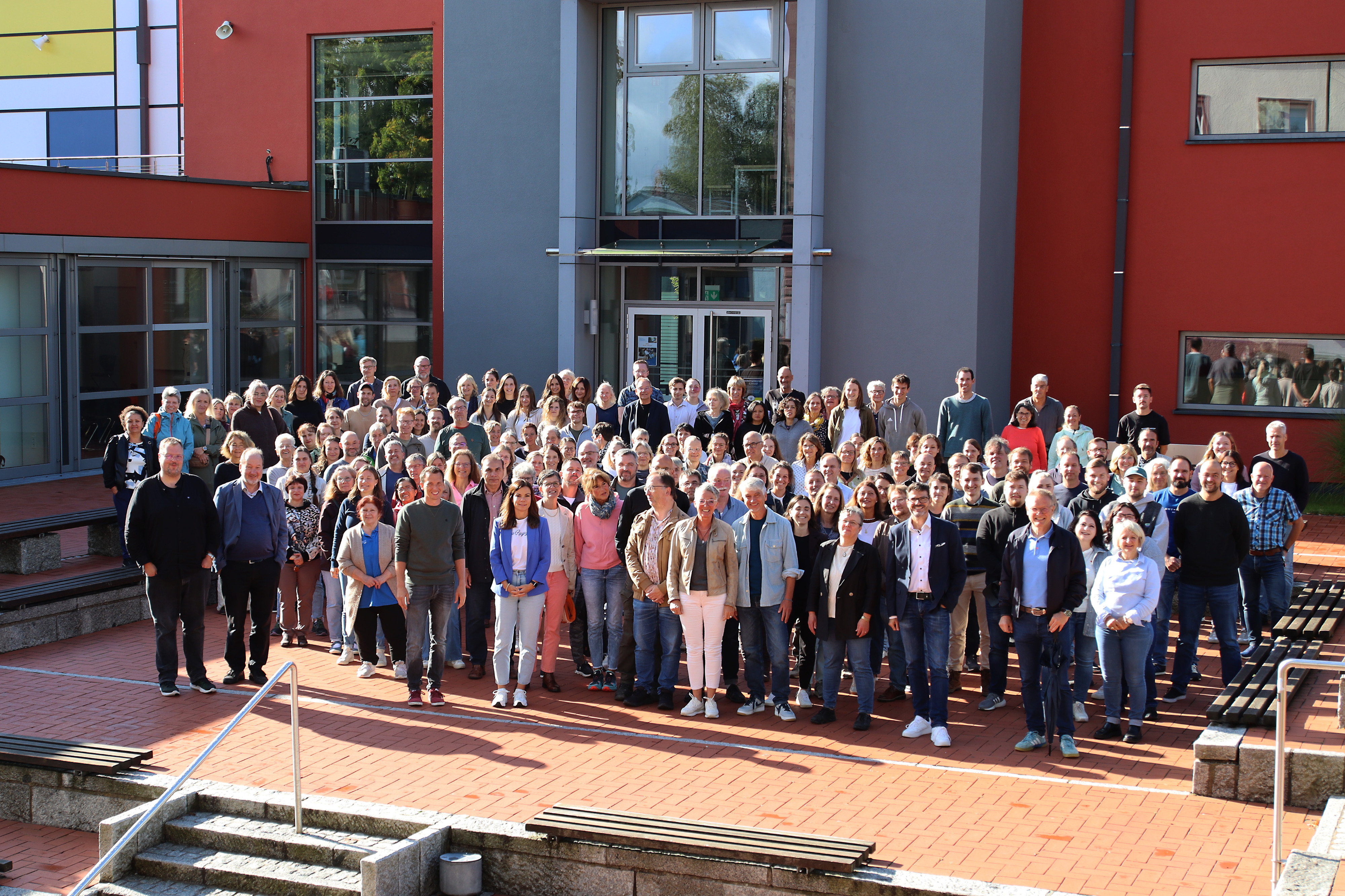 gruppenbild_mitarbeitende_2025_1.jpg