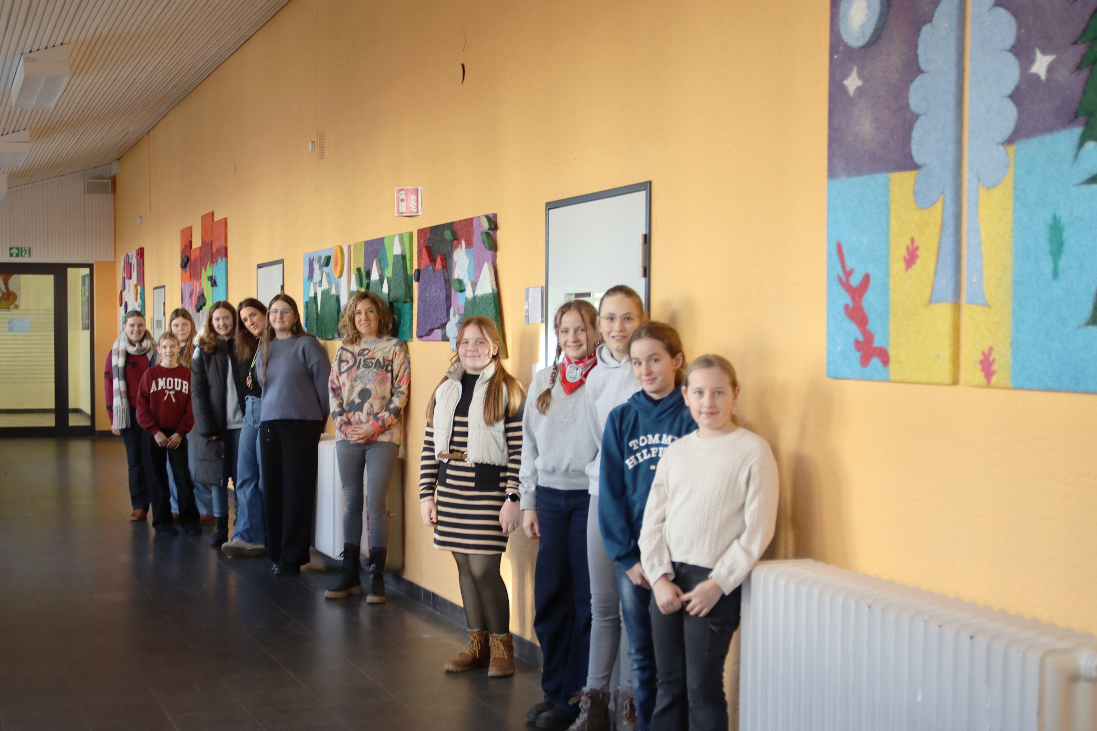 Runder Projektabschluss: Unsere Bilder hängen!