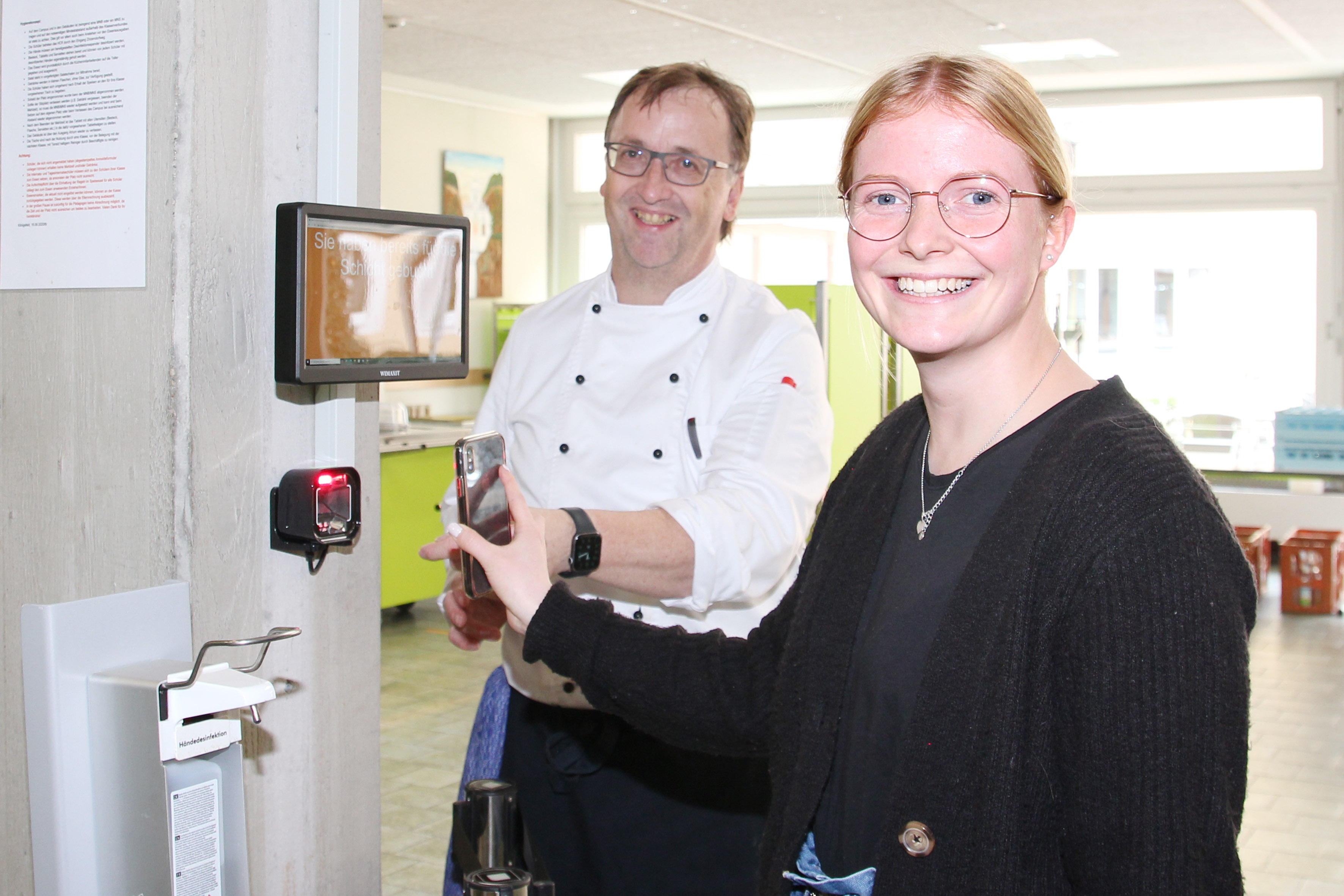Mensa wieder mit Salatbuffet und neuem Anmeldesystem