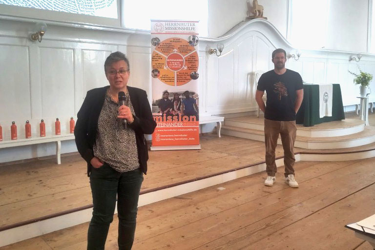 Herrnhuter Missionshilfe tagt in Königsfeld und besucht das Schulwerk