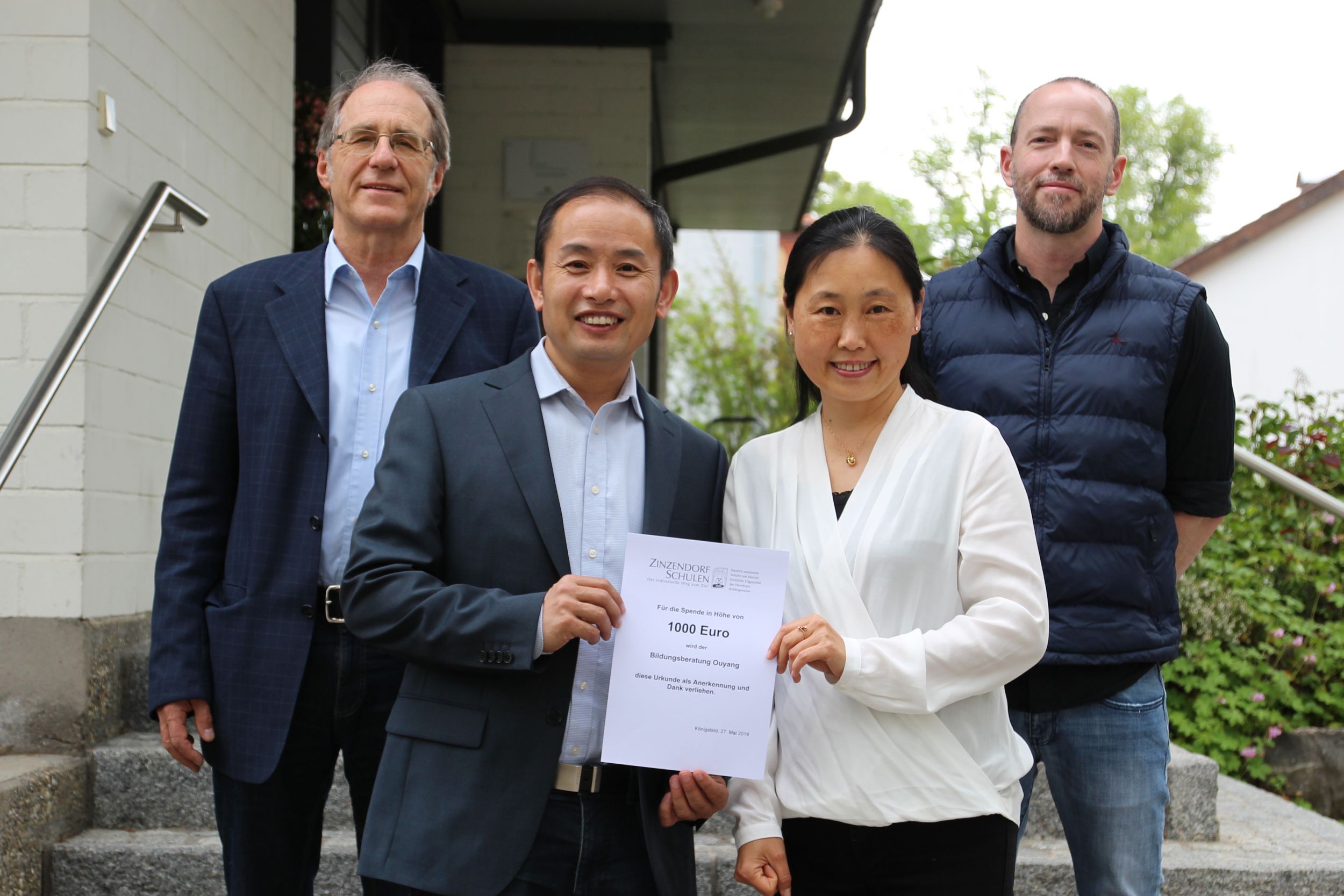 Großzügige Spende der Bildungsberatung Ouyang