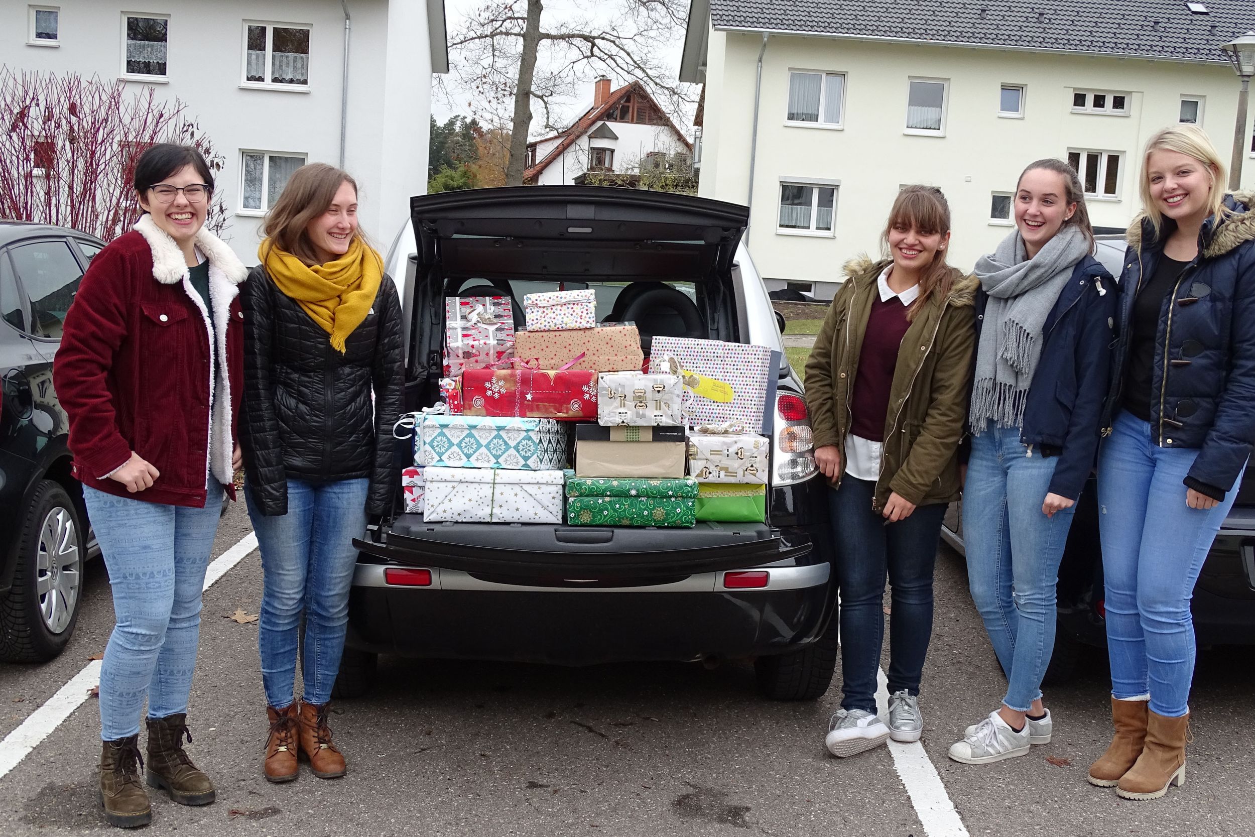 Weihnachten im Schuhkarton: Klassen 5 bis 8 beschenken 87 Kinder