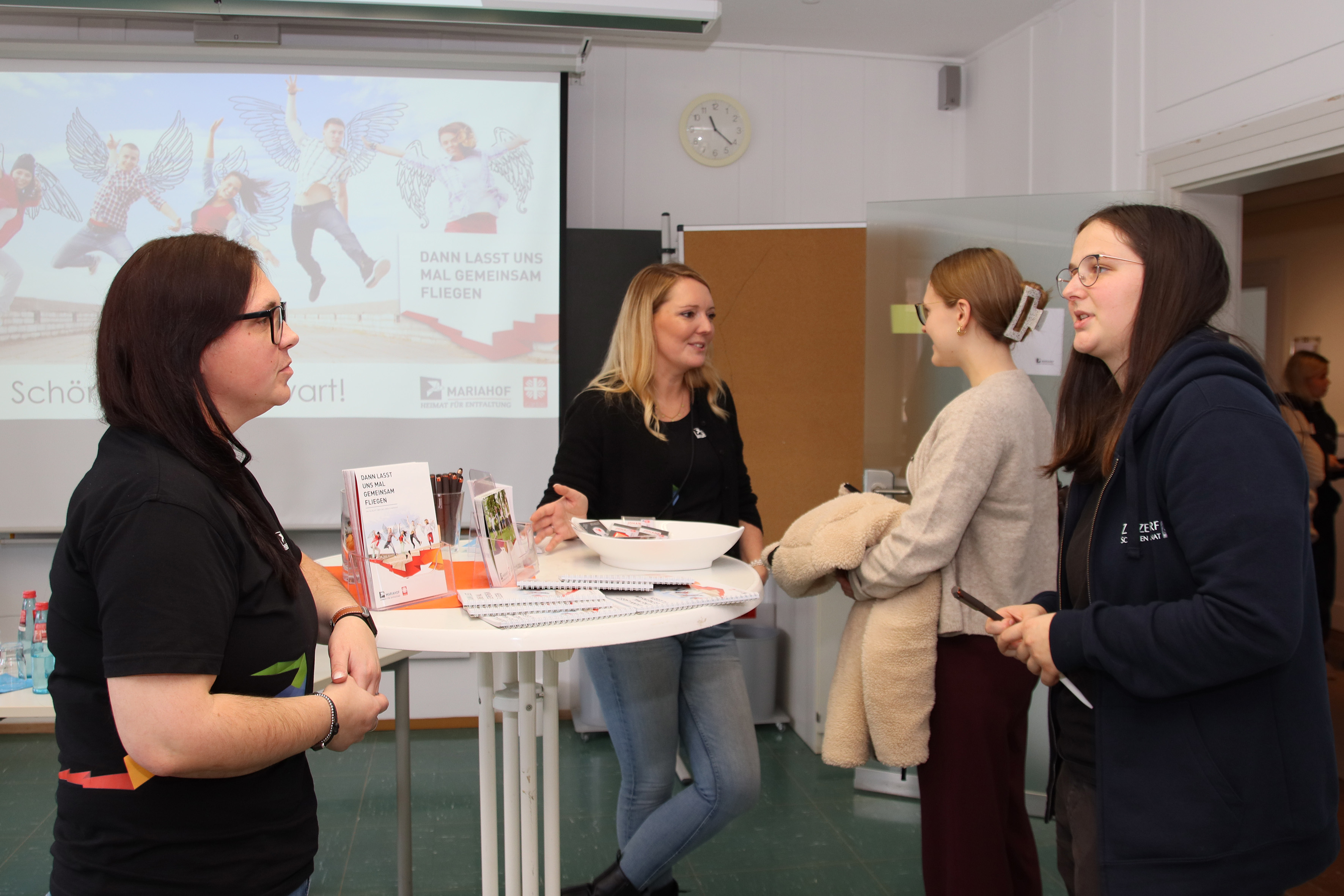 „Sozial im Saal“ bringt Fachschüler*innen und Jugendhilfeeinrichtungen zusammen