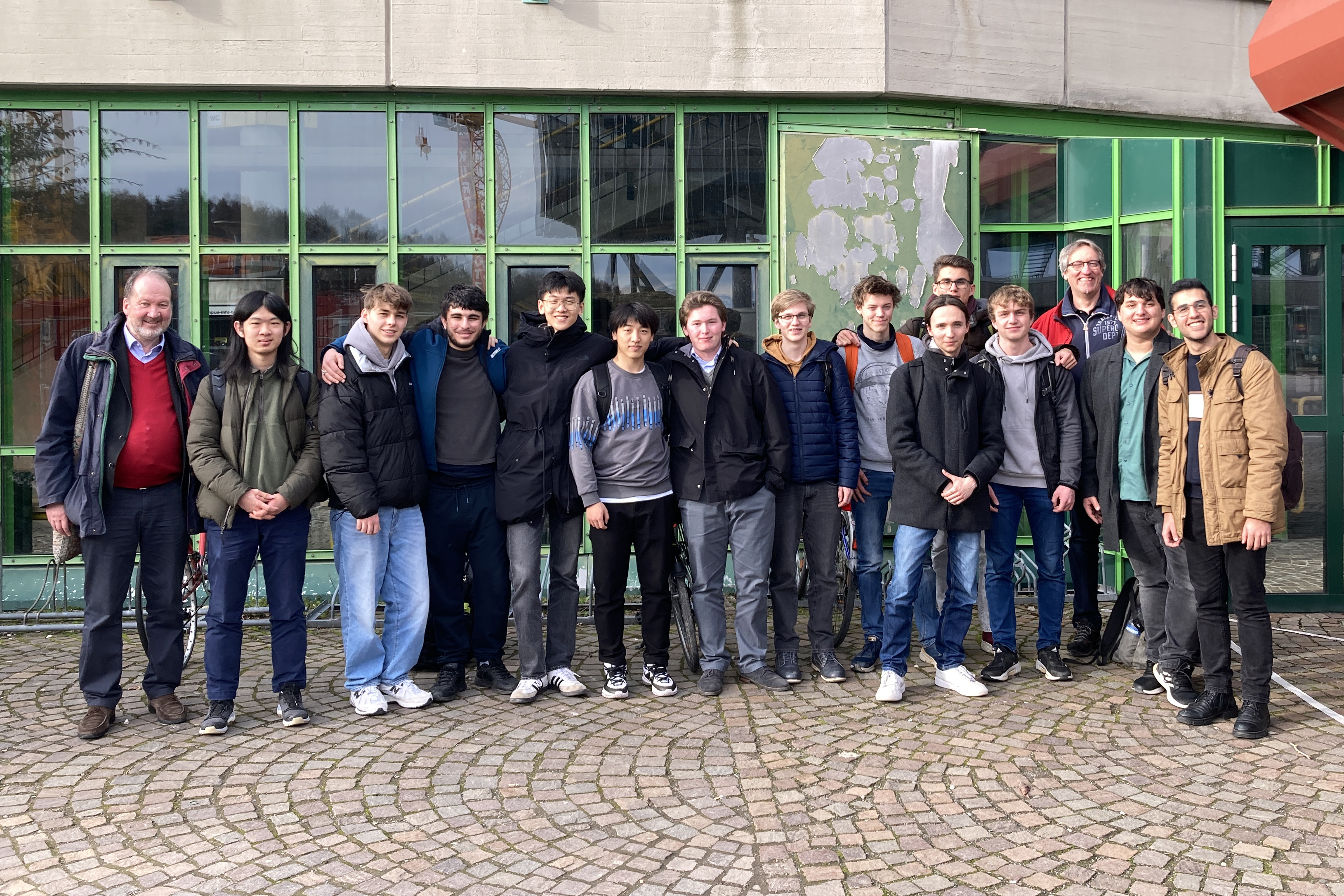 Vierter und zehnter Platz beim Tag der Mathematik für zwei von drei Zinzendorf-Teams