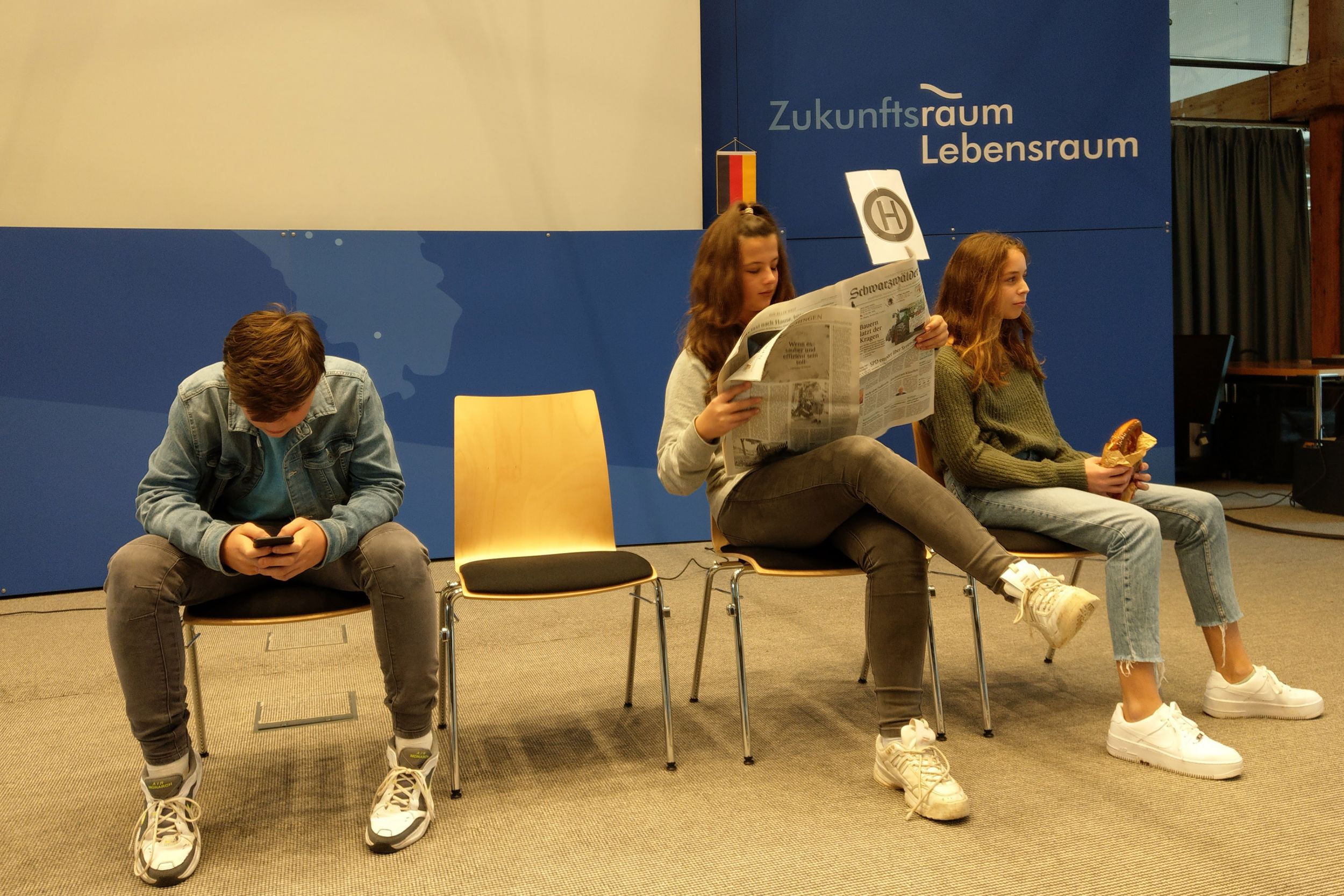 Theater-AG bei Einbürgerungsfeier im Landratsamt